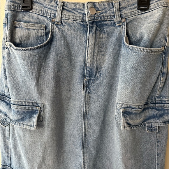 Pilcro Cargo Denim Midi Skirt, Front Slit, size 10, Stretch - Picture 7 of 10